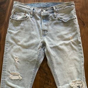Levi’s 501 tapered destroyed jeans size 28